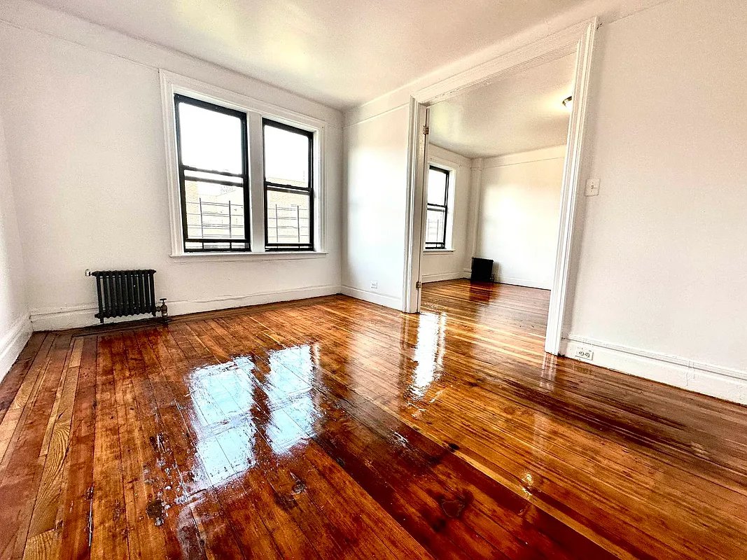 573 Isham Street 43, Inwood, Upper Manhattan, NYC - 2 Bedrooms  
1 Bathrooms  
4 Rooms - 