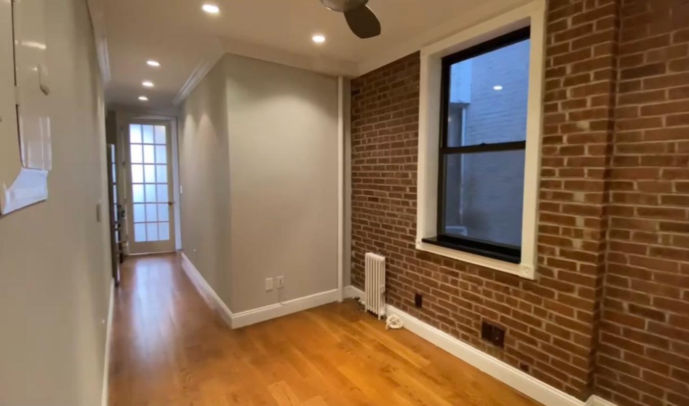 212 East 25th Street 6, Gramercy Park, Downtown, NYC - 2 Bedrooms  
1 Bathrooms  
4 Rooms - 