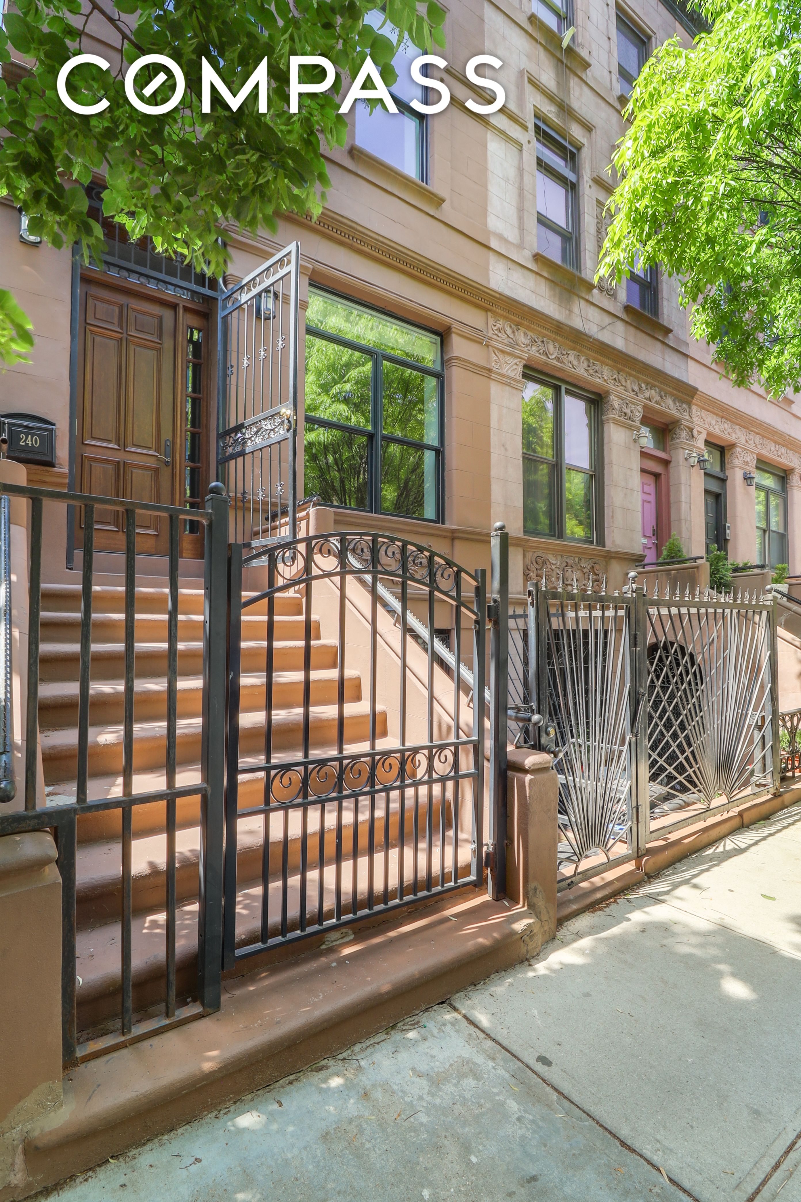 240 West 121st Street, Harlem, Upper Manhattan, NYC - 5 Bedrooms  
3.5 Bathrooms  
9 Rooms - 