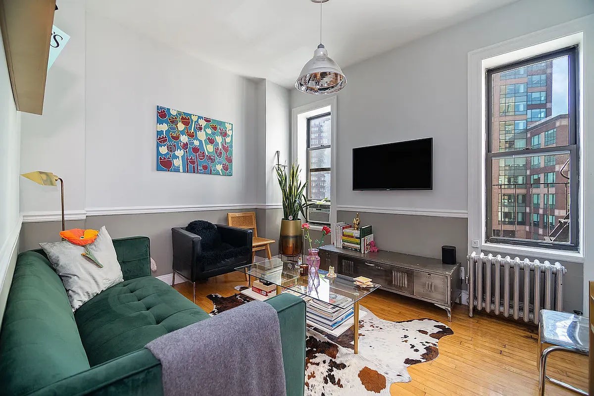 25 Thompson Street 9, Soho, Downtown, NYC - 2 Bedrooms  
1 Bathrooms  
3 Rooms - 