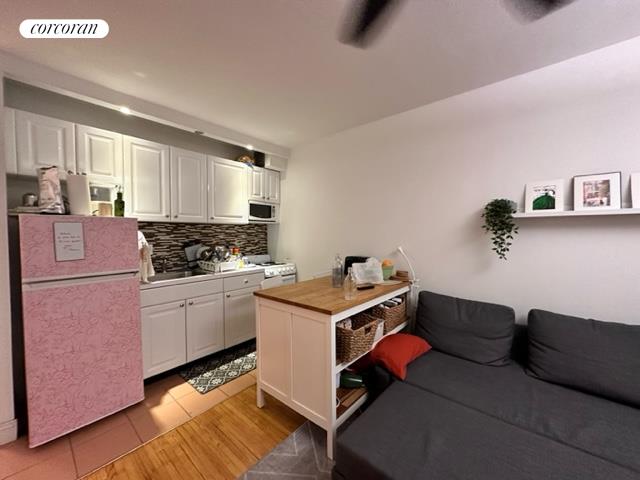 117 West 58th Street 2H, Central Park South, Midtown West, NYC - 1 Bathrooms  
2 Rooms - 