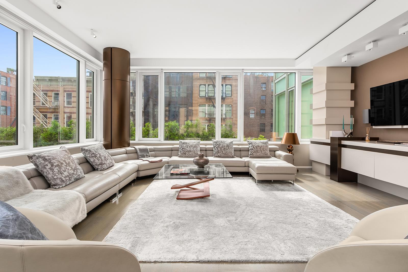 350 West Broadway 4, Soho, Downtown, NYC - 4 Bedrooms  
4.5 Bathrooms  
7 Rooms - 