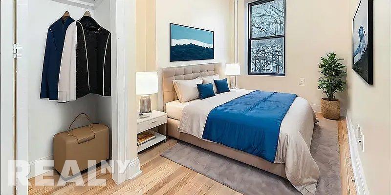 131 Ave C 2B, East Village, Downtown, NYC - 3 Bedrooms  
1 Bathrooms  
4 Rooms - 