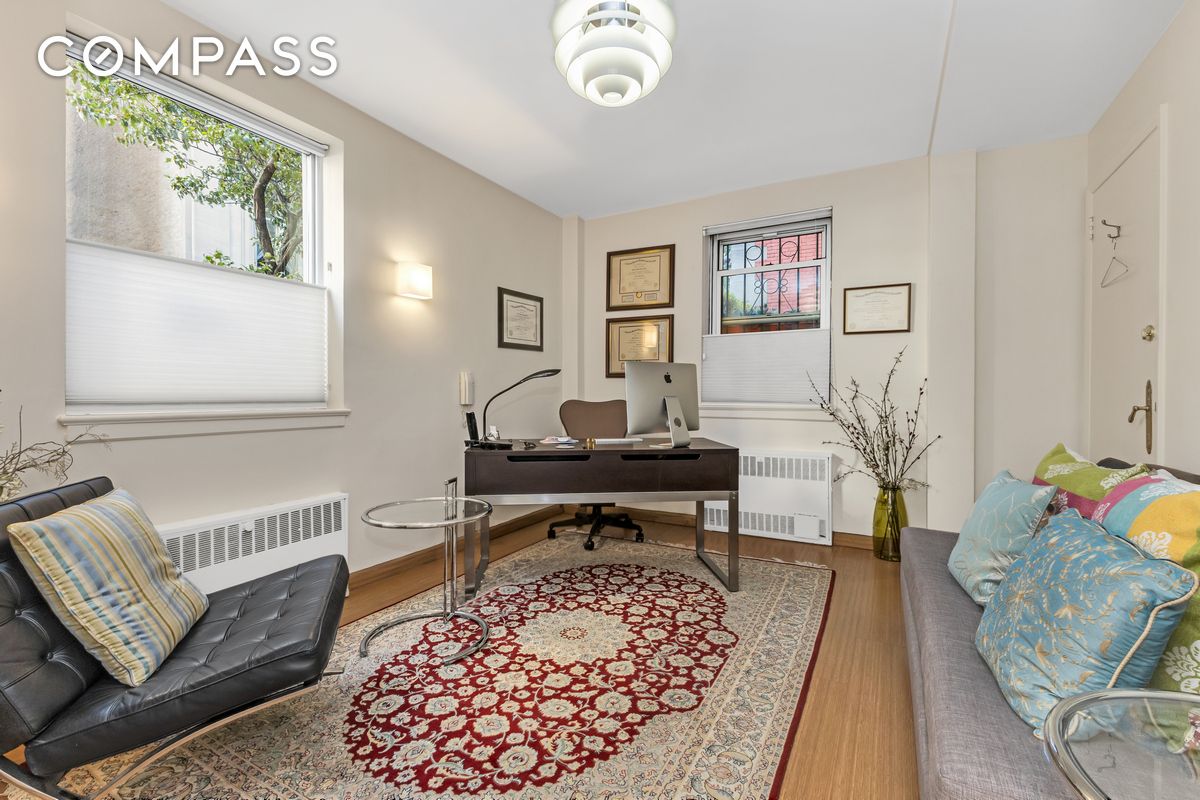 936 5th Avenue 2, Upper East Side, Upper East Side, NYC - 2 Bedrooms  
1 Bathrooms  
5 Rooms - 