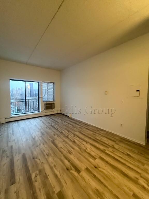 14-56 31st Drive 10A, Queens, Queens, New York - 1 Bedrooms  
1 Bathrooms  
3 Rooms - 