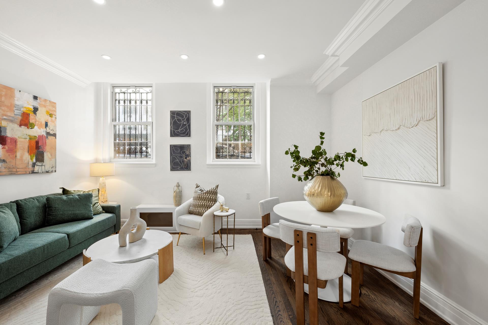 50 East 72nd Street 1D, Lenox Hill, Upper East Side, NYC - 2 Bedrooms  
1.5 Bathrooms  
5 Rooms - 