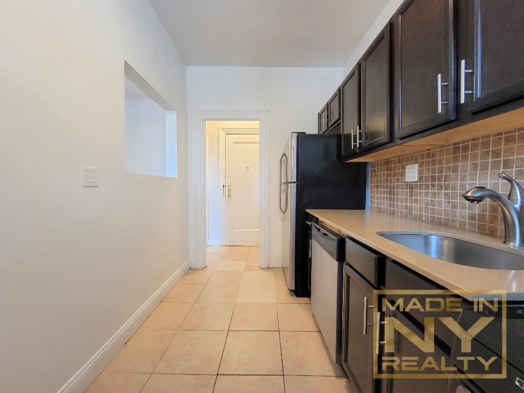 31-49 29th St A2, Astoria, Queens, New York - 1 Bedrooms  
1 Bathrooms  
3 Rooms - 