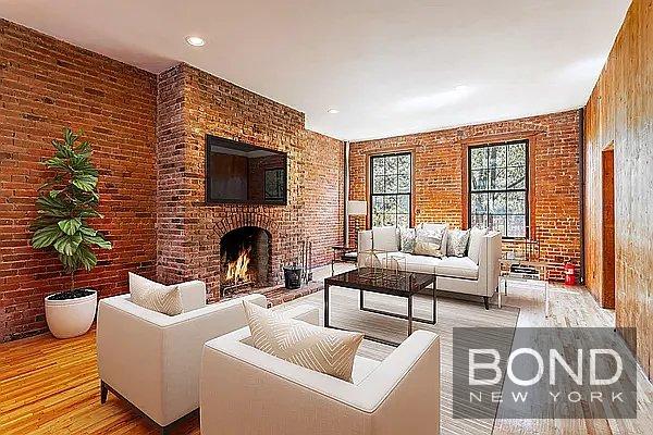 9 Saint Marks Place 1, East Village, Downtown, NYC - 2 Bedrooms  
1 Bathrooms  
3 Rooms - 