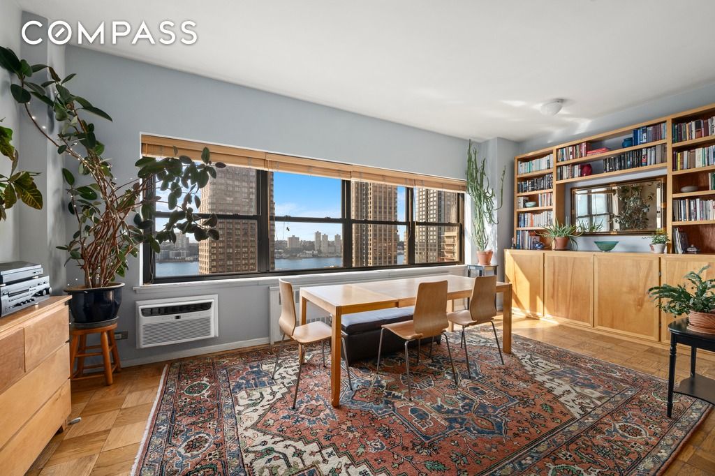 Photo 1 of 185 West End Avenue 29R, Upper West Side, NYC, $995,000, Web #: 1090212997