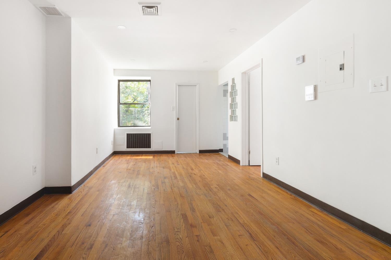 330 East 53rd Street 5, Turtle Bay, Midtown East, NYC - 3 Bedrooms  
2 Bathrooms  
6 Rooms - 