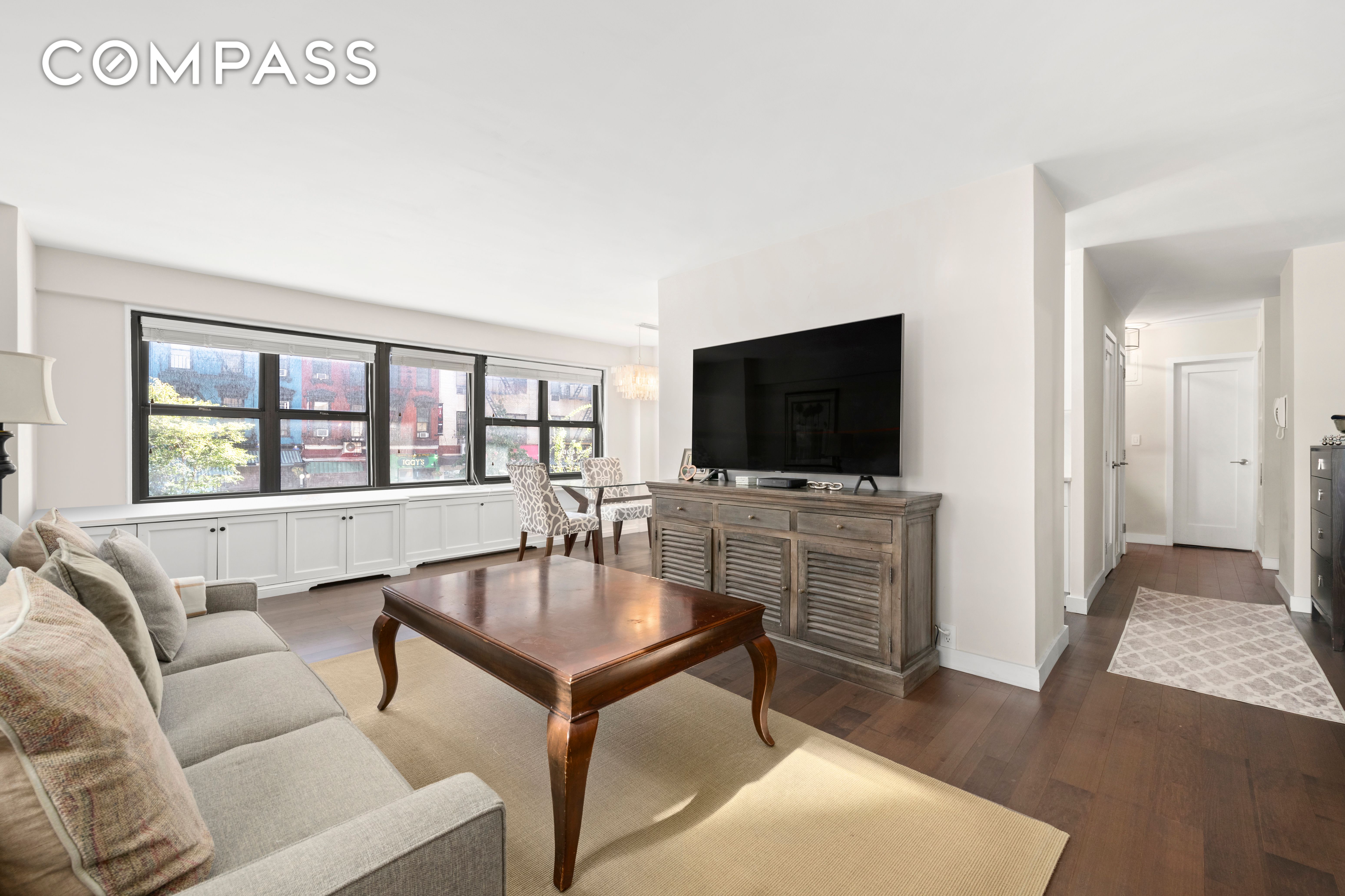 240 East 76th Street 2E, Upper East Side, Upper East Side, NYC - 2 Bedrooms  
2 Bathrooms  
5 Rooms - 