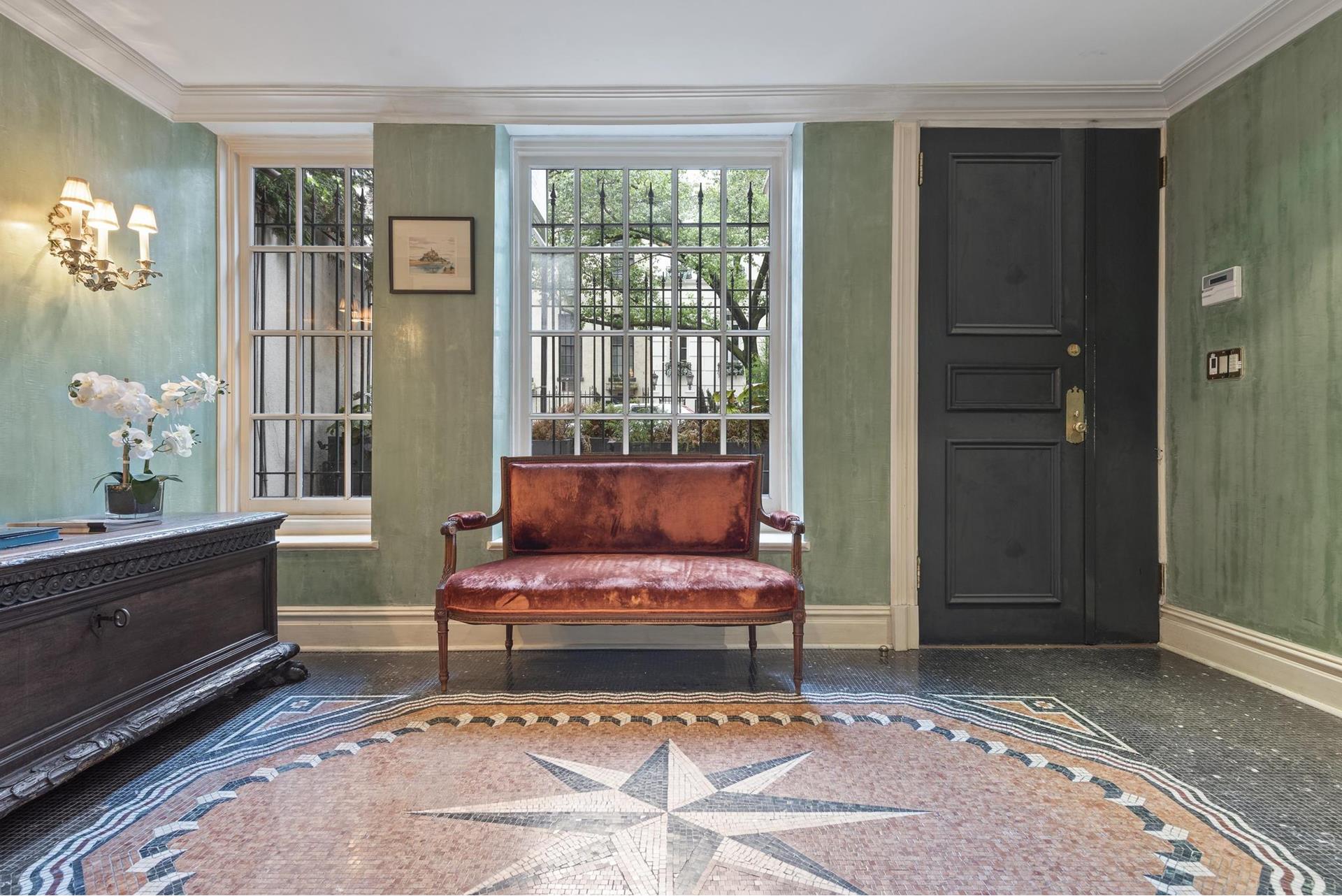 162 East 63rd Street, Lenox Hill, Upper East Side, NYC - 5 Bedrooms  
5.5 Bathrooms  
14 Rooms - 