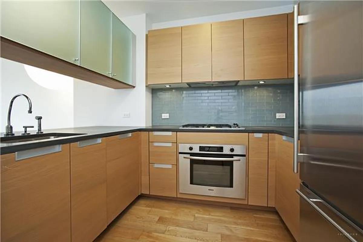 310 West 52nd Street 9C, Hells Kitchen, Midtown West, NYC - 1 Bedrooms  
1.5 Bathrooms  
3 Rooms - 