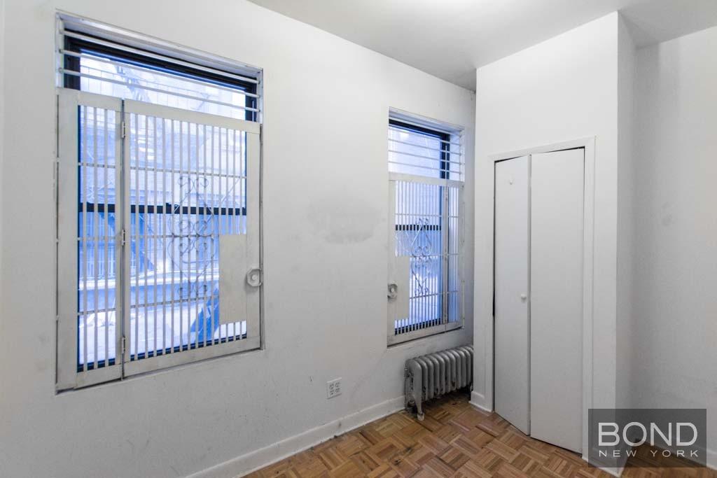 369 Broome Street 6, Lower East Side/Chinatown, Downtown, NYC - 3 Bedrooms  
1 Bathrooms  
5 Rooms - 