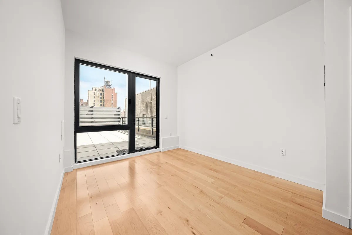 63 West 104th Street 702, Upper West Side, Upper West Side, NYC - 2 Bedrooms  
1 Bathrooms  
4 Rooms - 