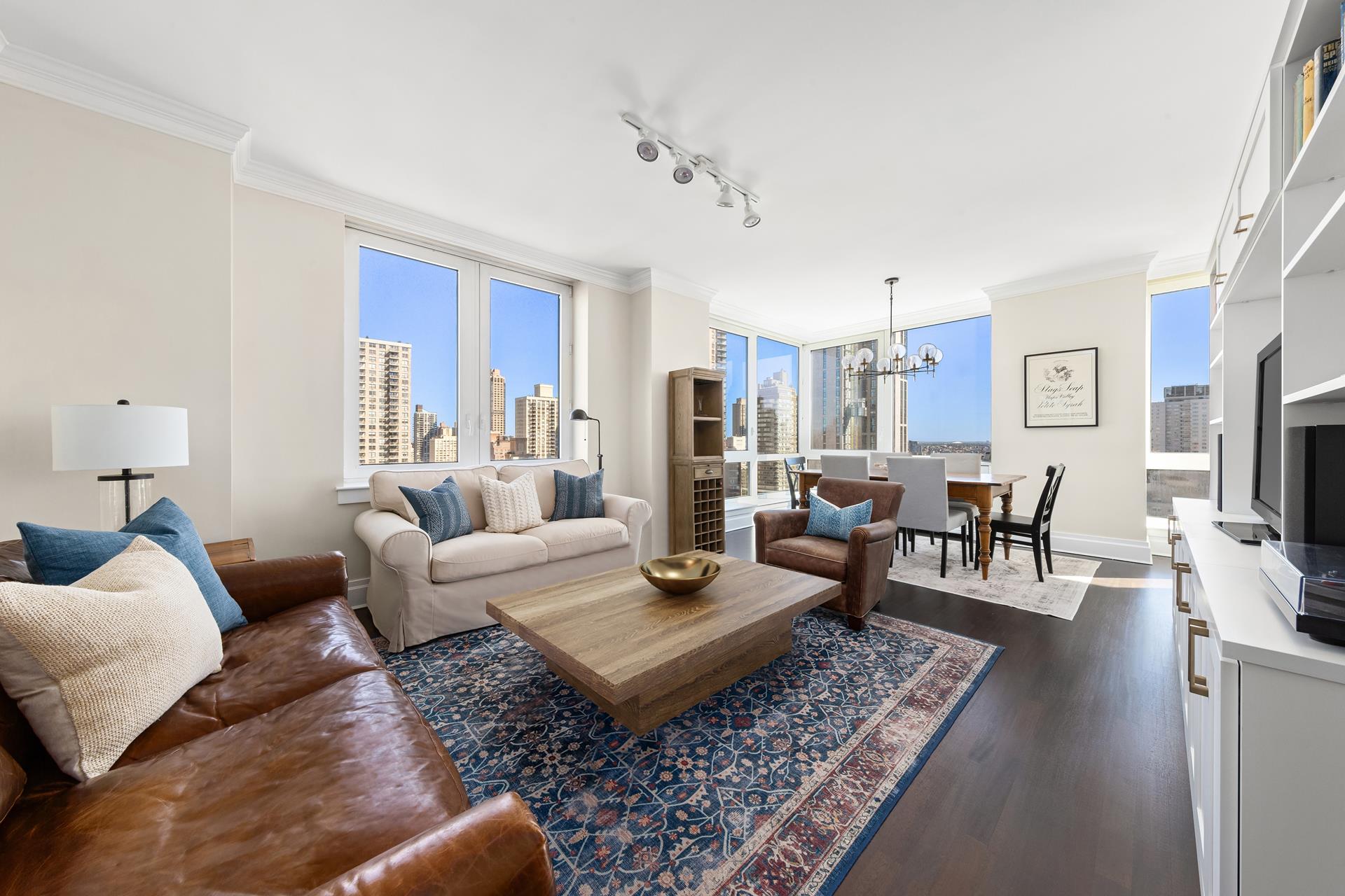 300 East 77th Street 21C, Lenox Hill, Upper East Side, NYC - 2 Bedrooms  
2.5 Bathrooms  
5 Rooms - 