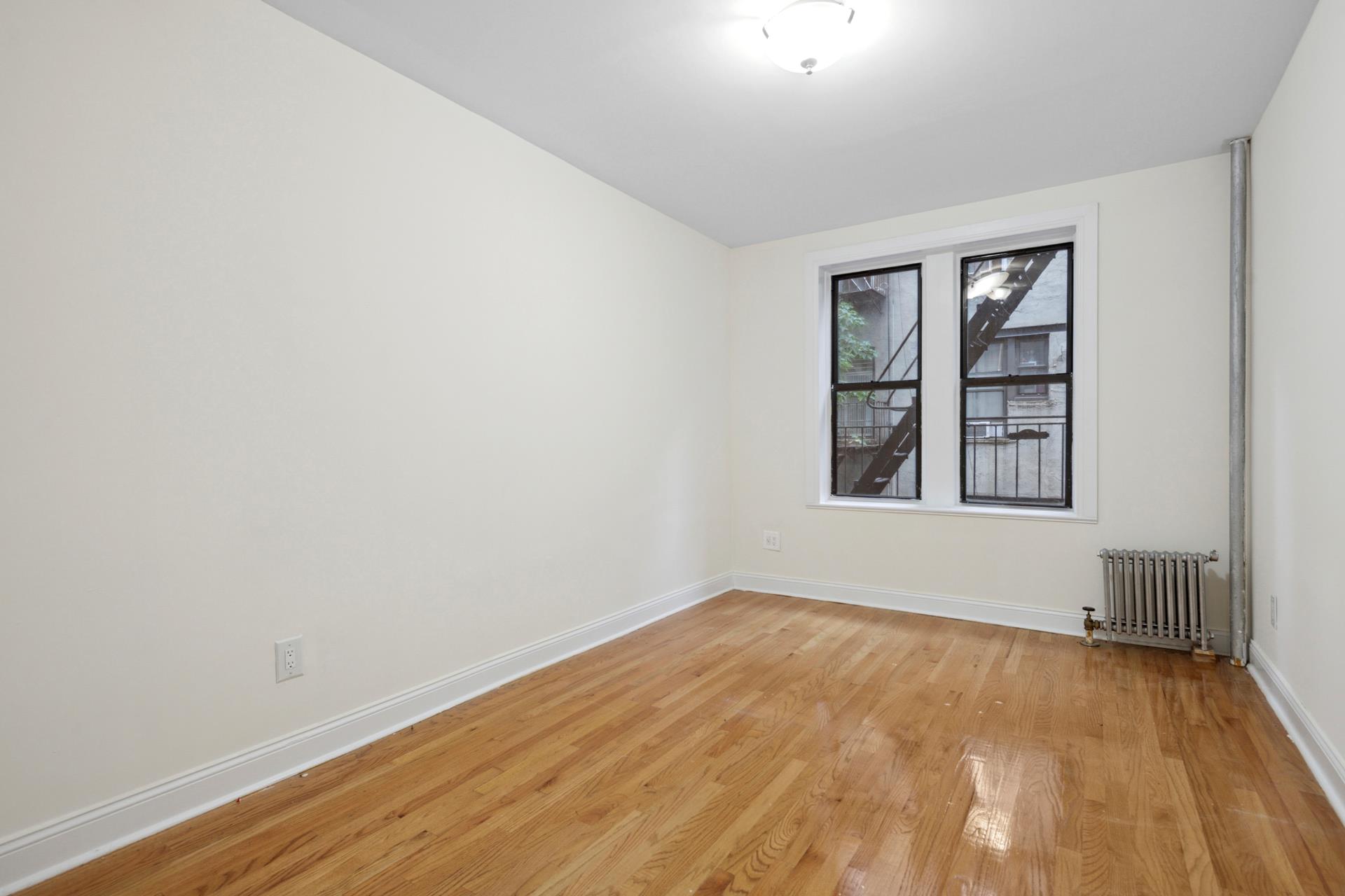 414 West 44th Street 2F, Hells Kitchen, Midtown West, NYC - 2 Bedrooms  
1 Bathrooms  
4 Rooms - 