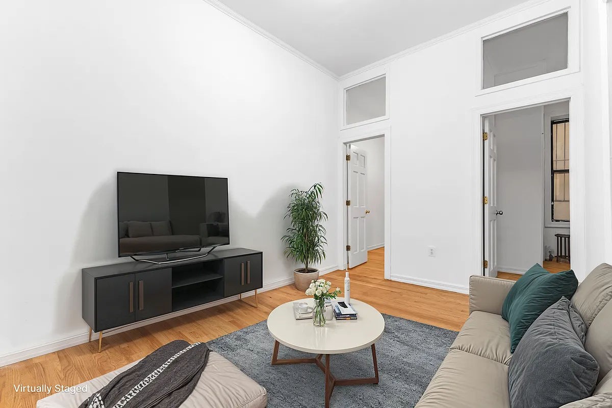 303 Broome Street 1, Lower East Side, Downtown, NYC - 3 Bedrooms  
1 Bathrooms  
5 Rooms - 