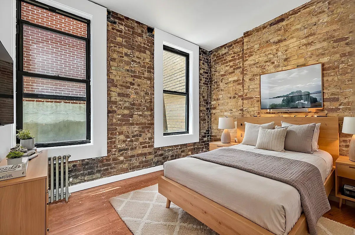 303 Broome Street 13, Lower East Side, Downtown, NYC - 3 Bedrooms  
2 Bathrooms  
6 Rooms - 