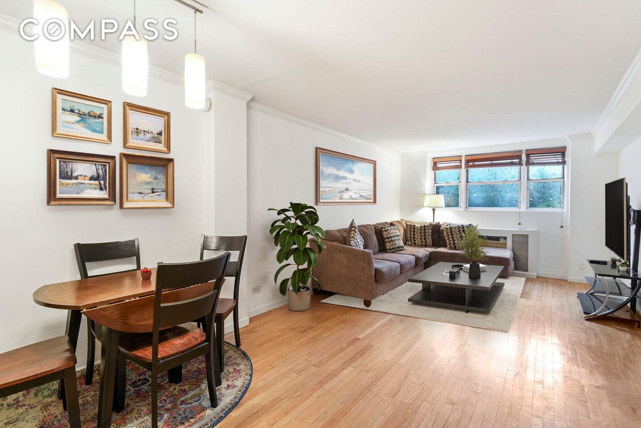 321 East 45th Street 1F, Midtown East, Midtown East, NYC - 1 Bedrooms  
1 Bathrooms  
3 Rooms - 