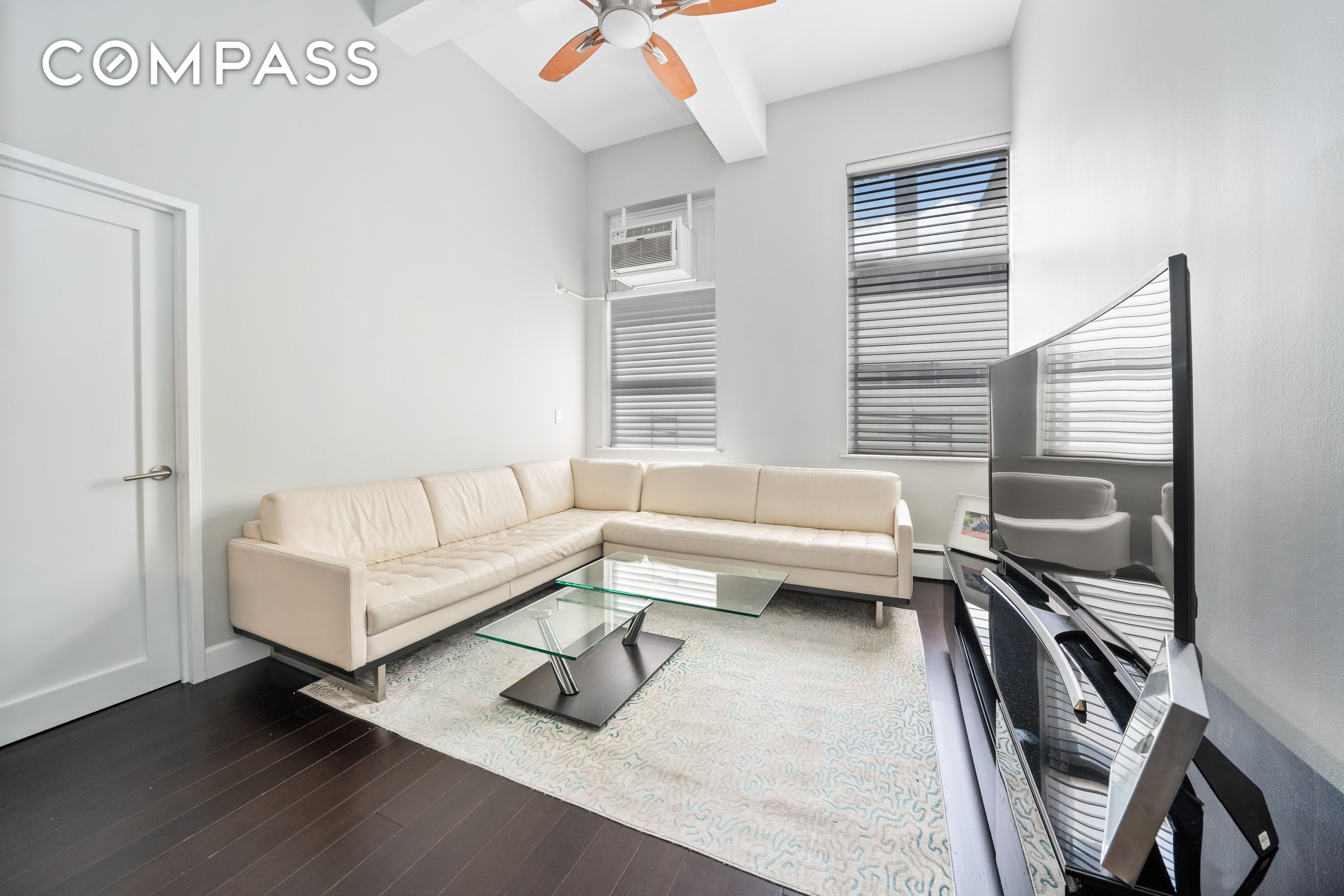 350 East 62nd Street 4L, Upper East Side, Upper East Side, NYC - 2 Bedrooms  
1 Bathrooms  
4 Rooms - 