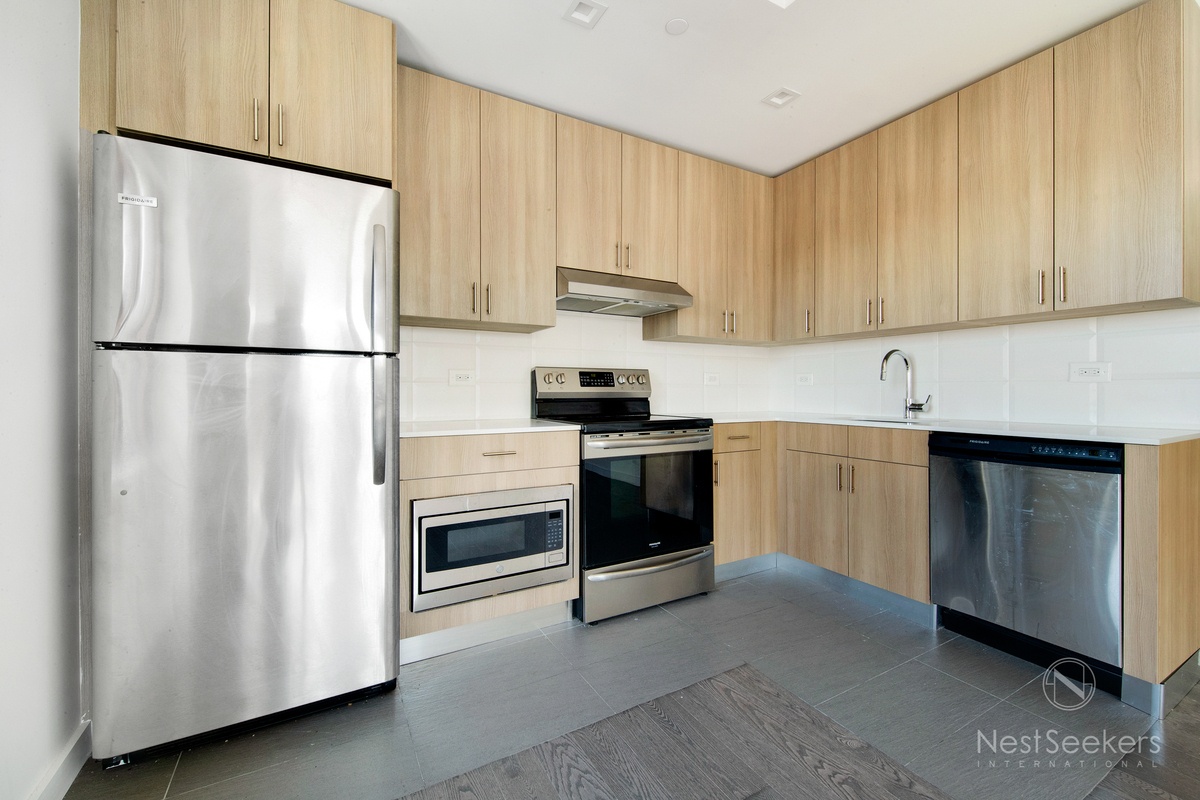 Photo 1 of 11-39 49th Avenue 709, Long Island City, New York, $3,150, Web #: 1090276370