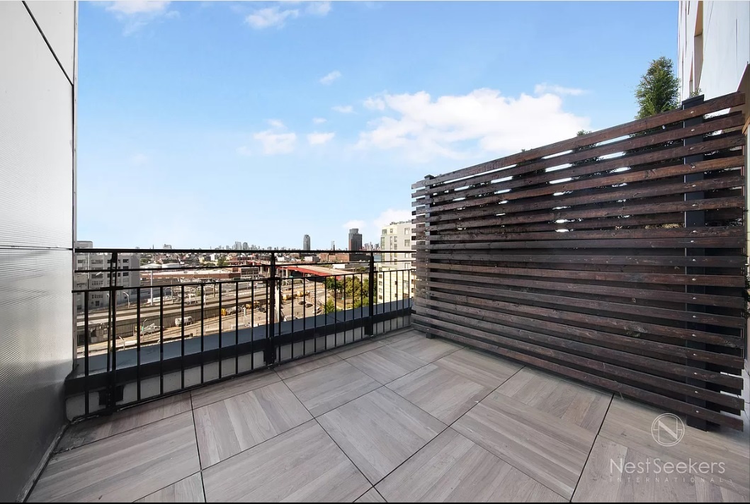 11-39 49th Avenue 1002, Long Island City, Queens, New York - 1 Bedrooms  
1 Bathrooms  
3 Rooms - 