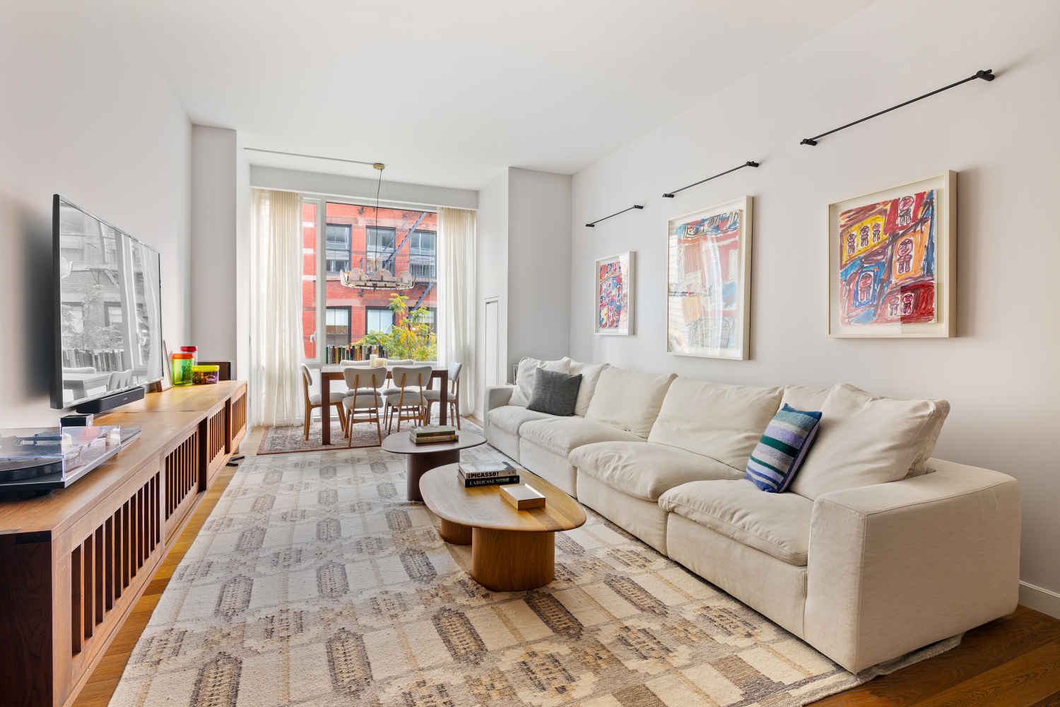 311 West Broadway 4H, Soho, Downtown, NYC - 2 Bedrooms  
2 Bathrooms  
6 Rooms - 