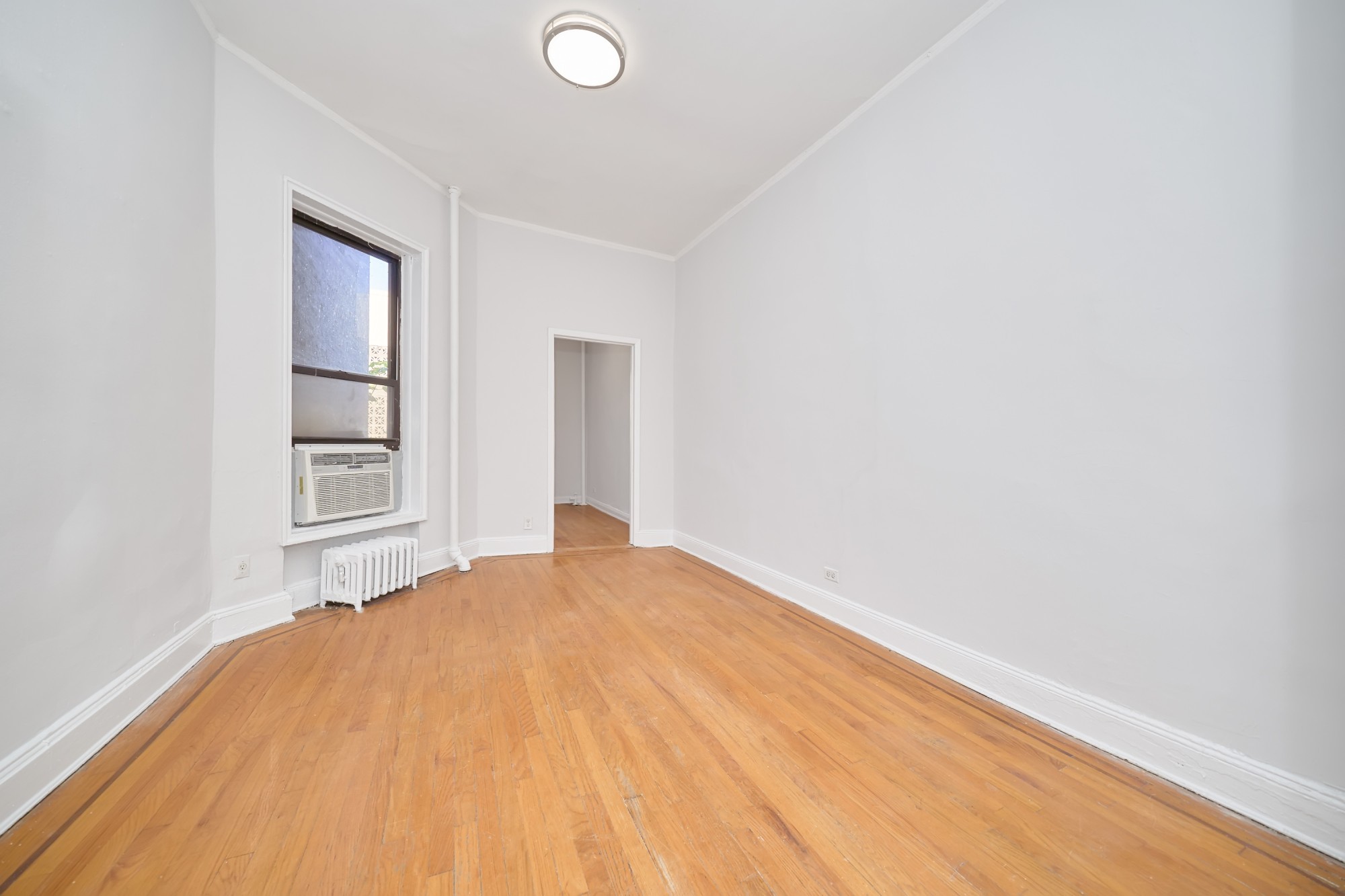 331 West 43rd Street 2D, Midtown West, Midtown West, NYC - 1 Bedrooms  
1 Bathrooms  
3 Rooms - 