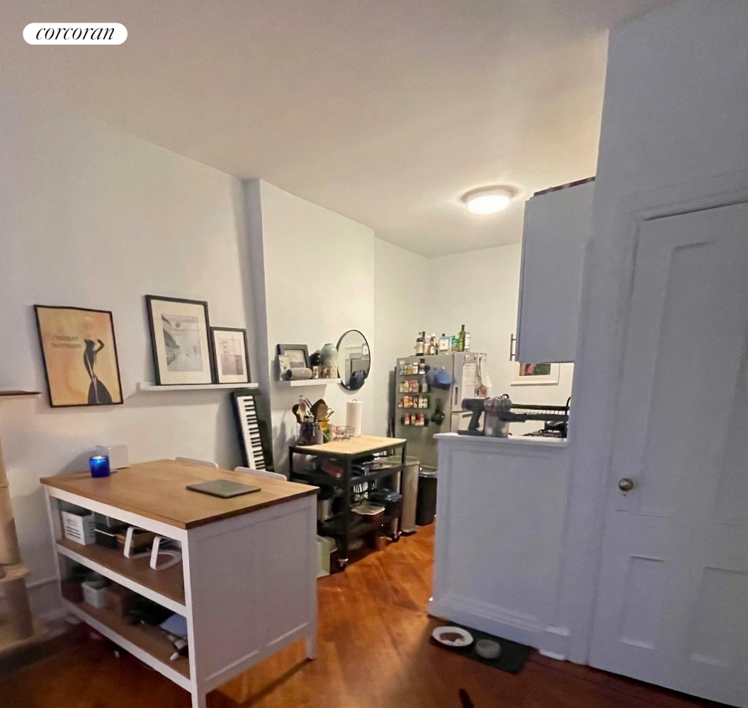 163 Remsen Street 5F, Brooklyn Heights, Brooklyn, New York - 1 Bedrooms  
1 Bathrooms  
2 Rooms - 