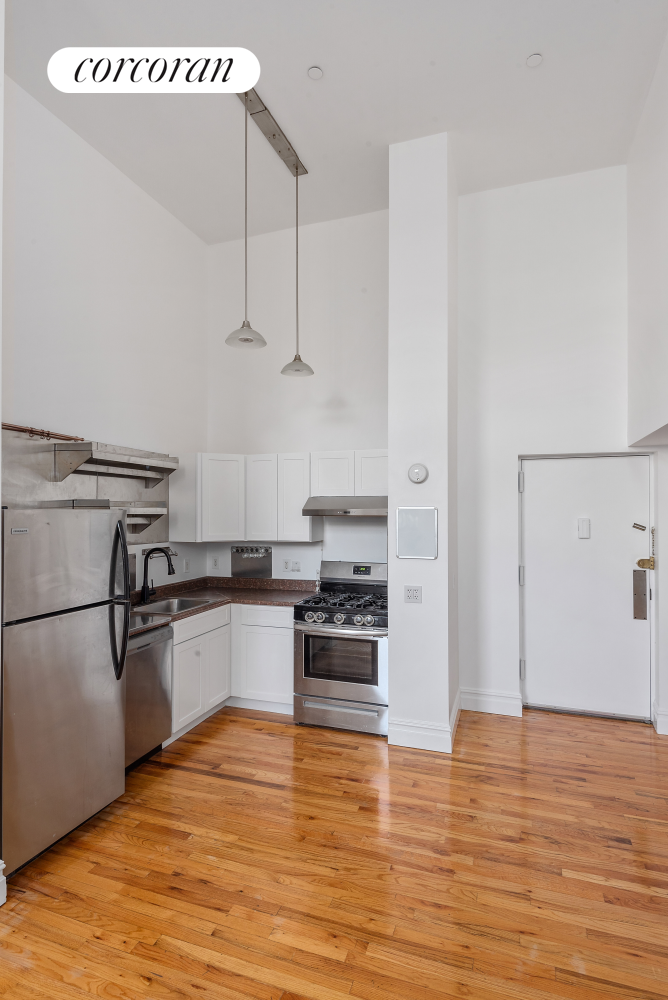 Whipple Street 2A, Williamsburg, Brooklyn, New York - 2 Bedrooms  
1 Bathrooms  
4 Rooms - 