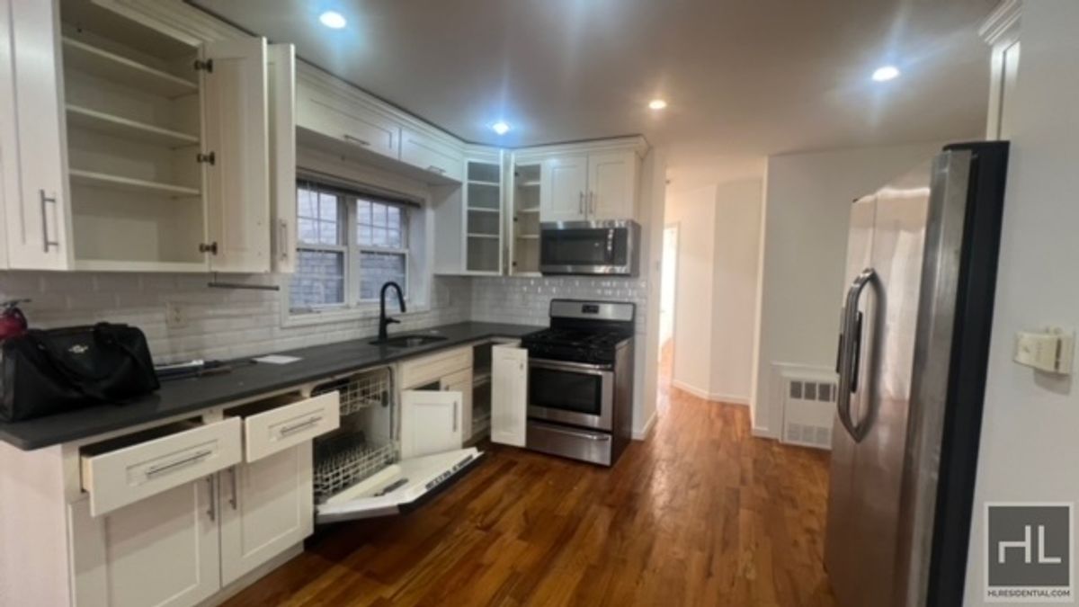 608 East 39th Street 2, Northeast Flatbush, Brooklyn, New York - 2 Bedrooms  
1 Bathrooms  
4 Rooms - 