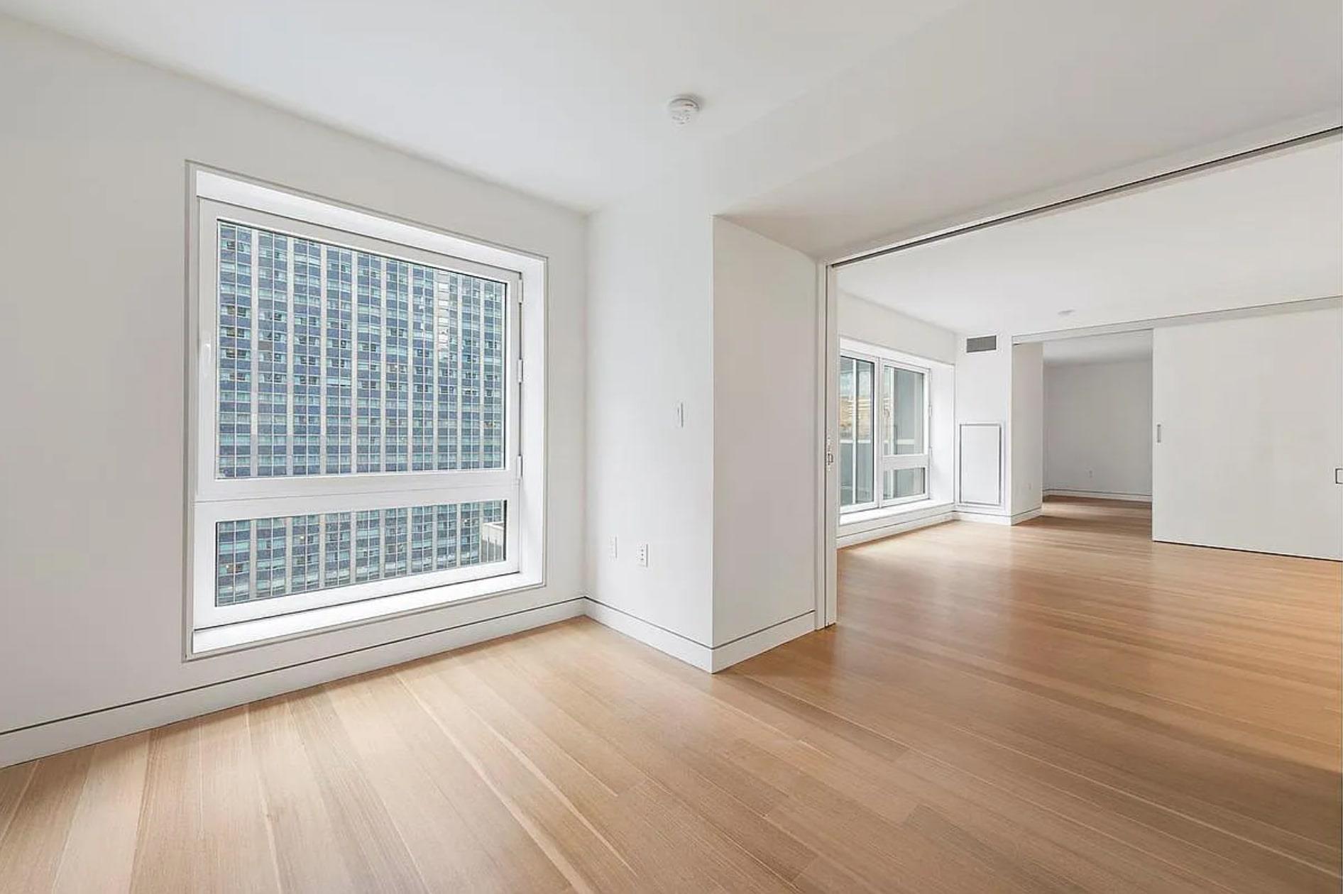 135 West 52nd Street 16F, Chelsea And Clinton, Downtown, NYC - 2 Bedrooms  
2 Bathrooms  
4 Rooms - 