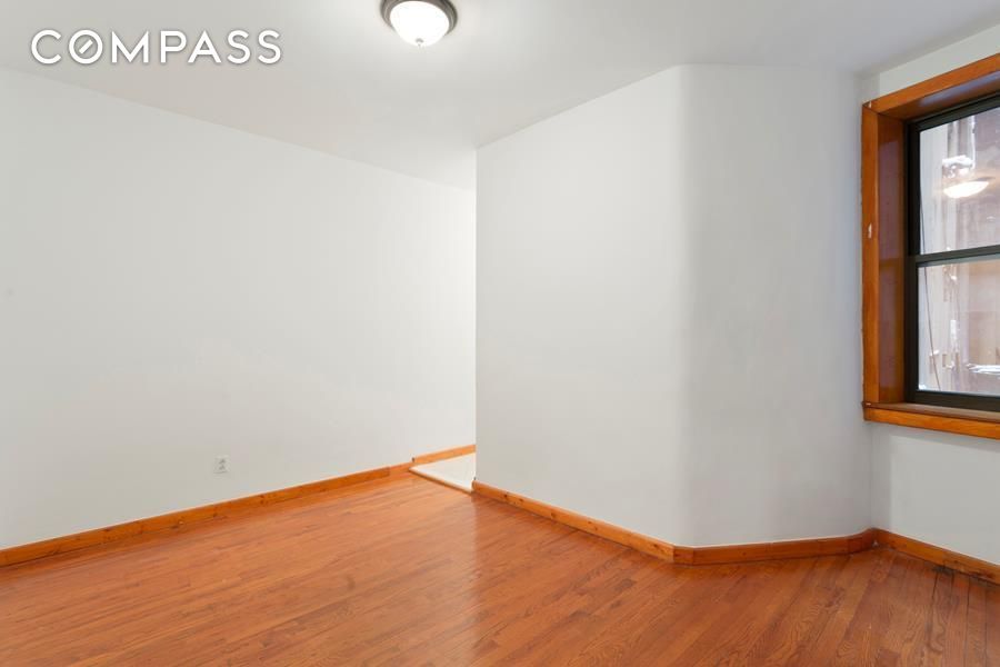 56 Macdougal Street 1, Soho, Downtown, NYC - 2 Bedrooms  
1 Bathrooms  
4 Rooms - 