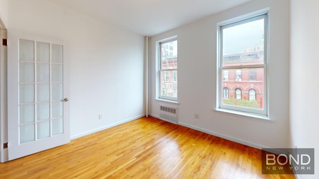 26 King Street 18, Soho, Downtown, NYC - 2 Bedrooms  
1 Bathrooms  
4 Rooms - 