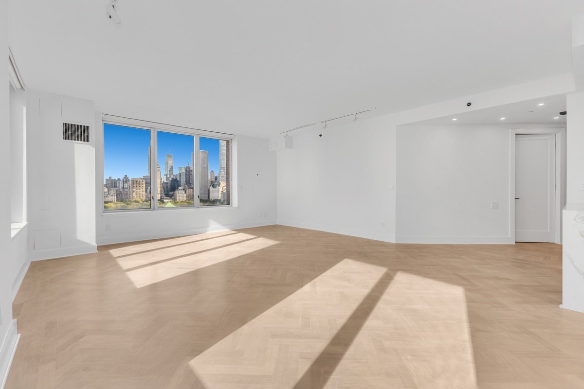 15 West 63rd Street 17-A, Lincoln Square, Upper West Side, NYC - 3 Bedrooms  
3 Bathrooms  
5 Rooms - 