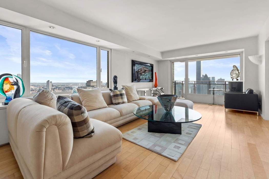 303 East 57th Street 41A, Sutton, Midtown East, NYC - 2 Bedrooms  
3 Bathrooms  
5 Rooms - 