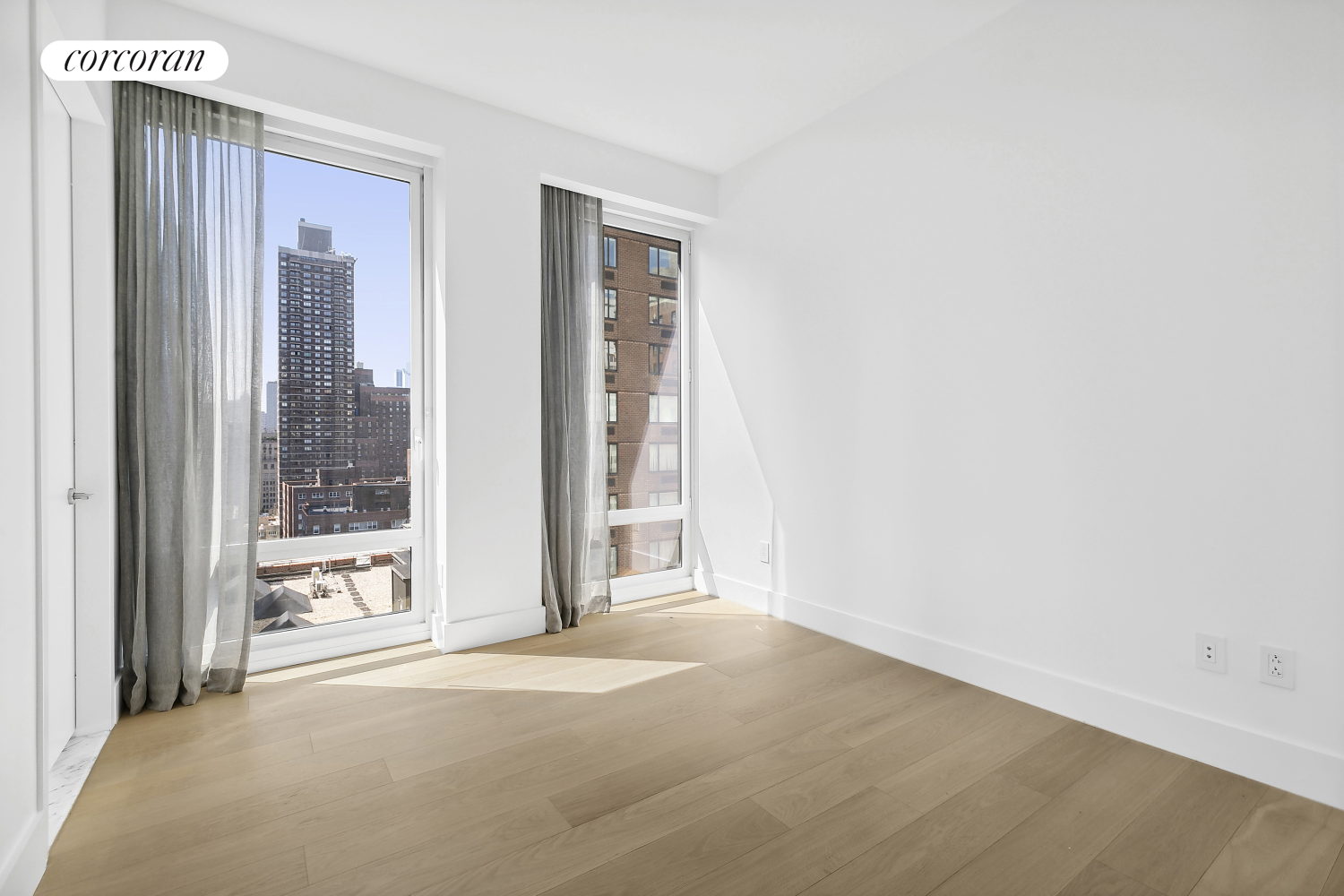 15 West 61st Street 17A, Lincoln Square, Upper West Side, NYC - 3 Bedrooms  
2.5 Bathrooms  
5 Rooms - 