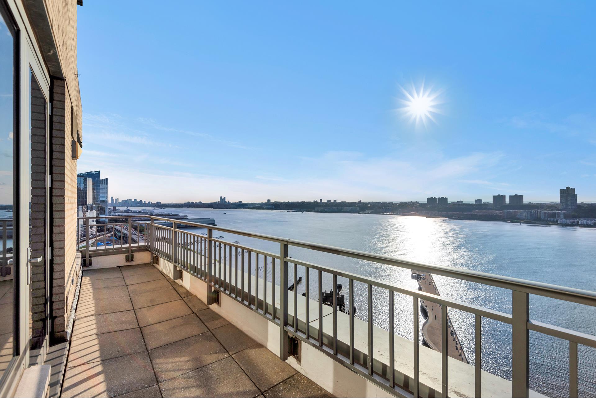 220 Riverside Boulevard 21G, Lincoln Square, Upper West Side, NYC - 2 Bedrooms  
2 Bathrooms  
5 Rooms - 