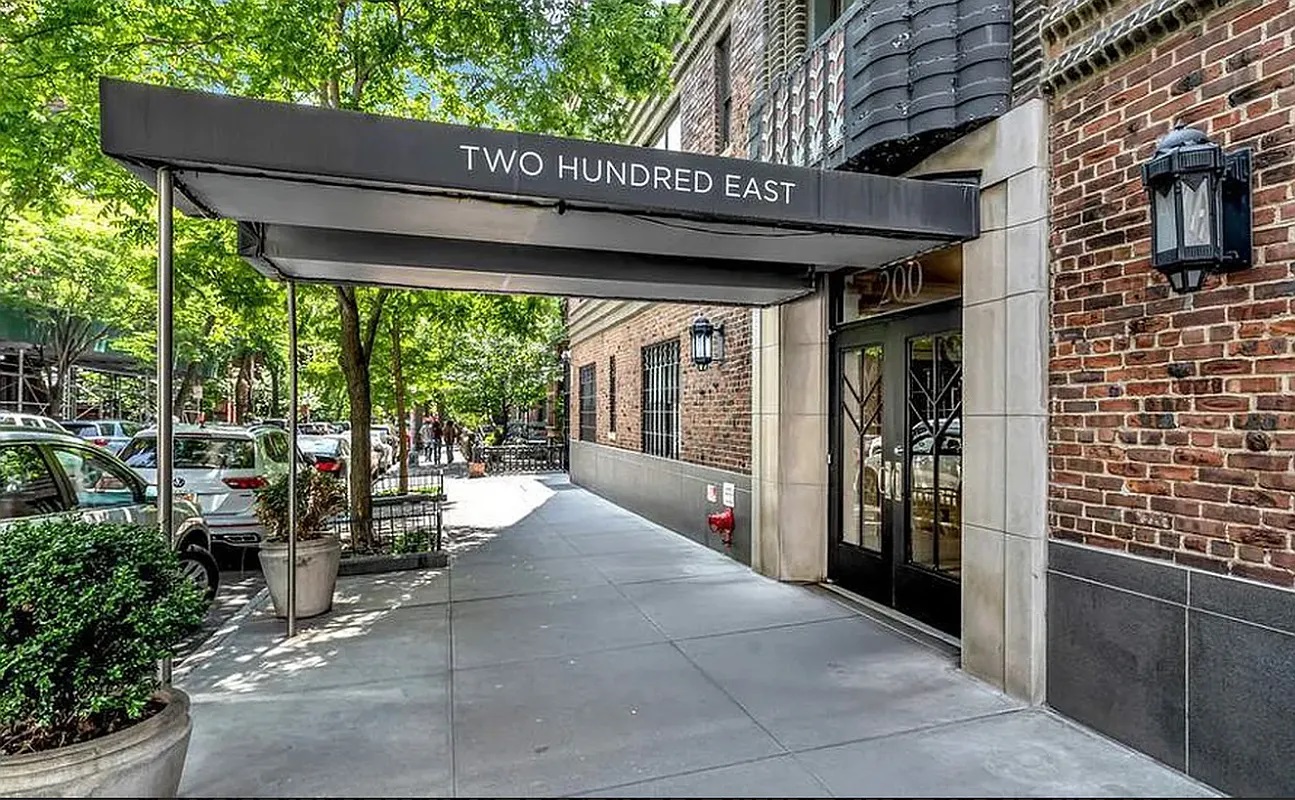 200 East 16th Street 2A, Gramercy Park, Downtown, NYC - 1 Bedrooms  
1 Bathrooms  
3 Rooms - 