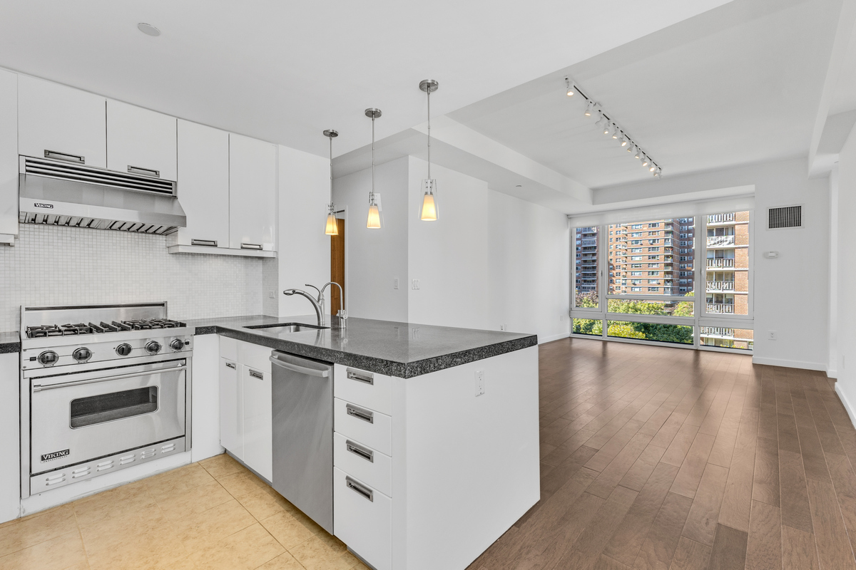 261 West 28th Street 8A, Chelsea,  - 3 Bedrooms  
2.5 Bathrooms  
7 Rooms - 