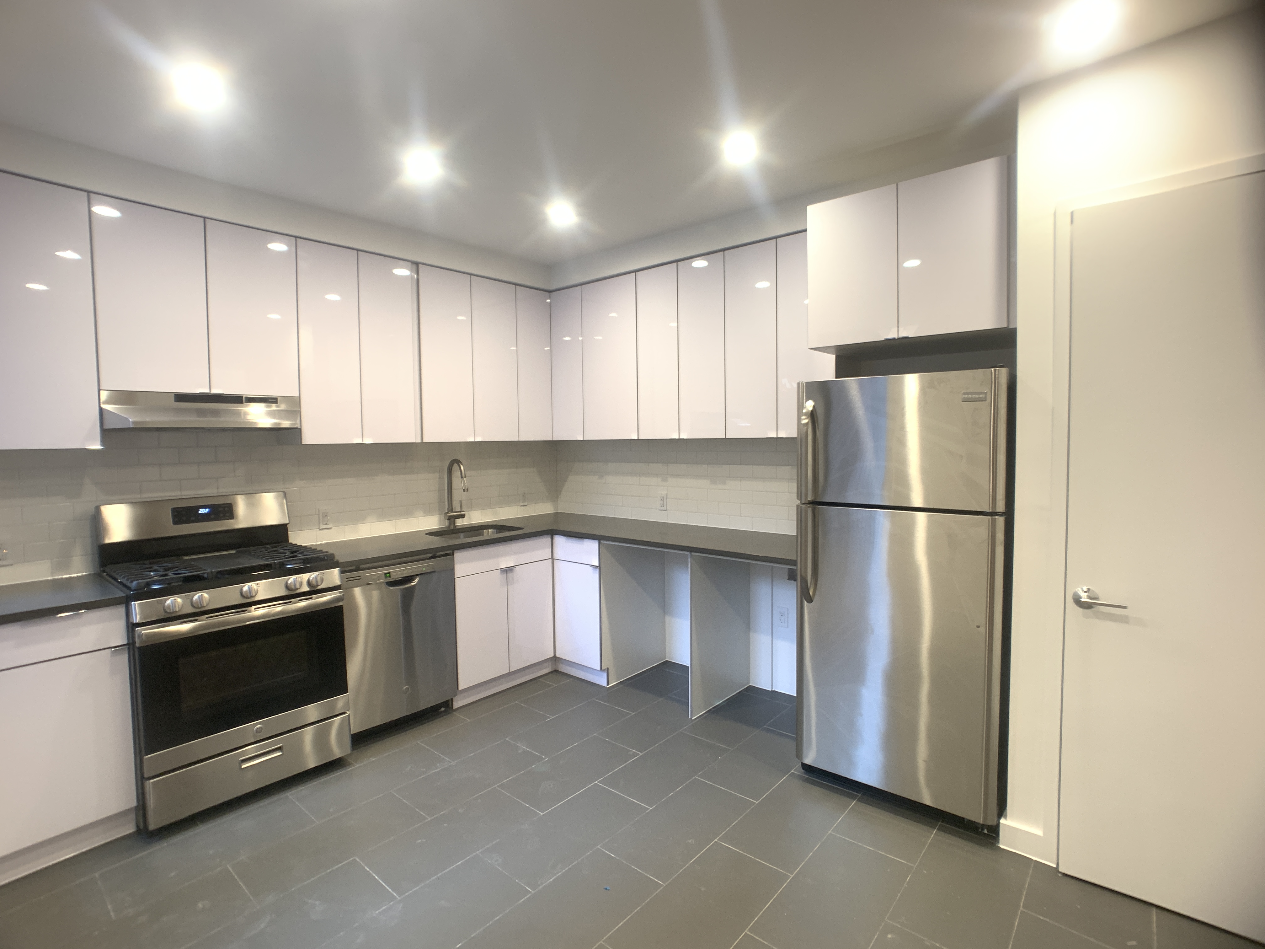 3971 Gouverneur Avenue 1-D, Kingsbridge, Bronx, New York - 1 Bedrooms  
1 Bathrooms  
3 Rooms - 