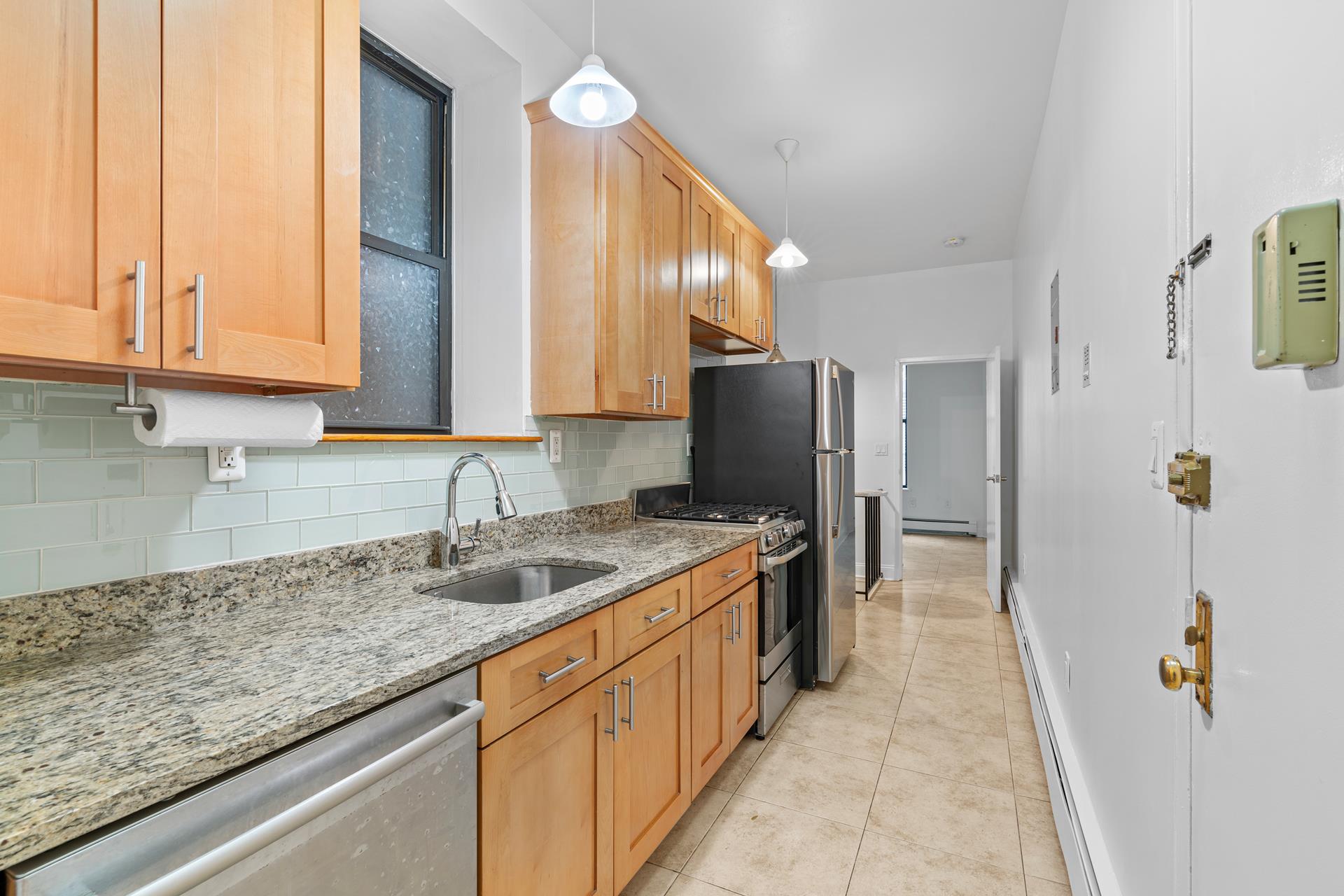 109 East 100th Street 1B, East Harlem, Upper Manhattan, NYC - 1 Bedrooms  
1 Bathrooms  
3 Rooms - 