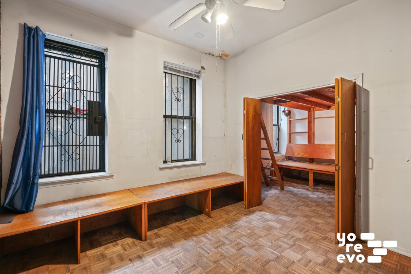 22 Leroy Street 4, West Village, Downtown, NYC - 1 Bedrooms  
1 Bathrooms  
3 Rooms - 