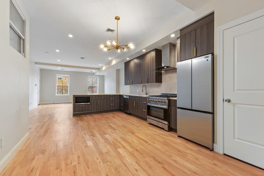 234 Court Street 2F, Cobble Hill, Brooklyn, New York - 3 Bedrooms  
1 Bathrooms  
5 Rooms - 