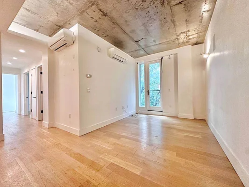 152 Manhattan Avenue 3A, Williamsburg, Brooklyn, New York - 3 Bedrooms  
1 Bathrooms  
5 Rooms - 