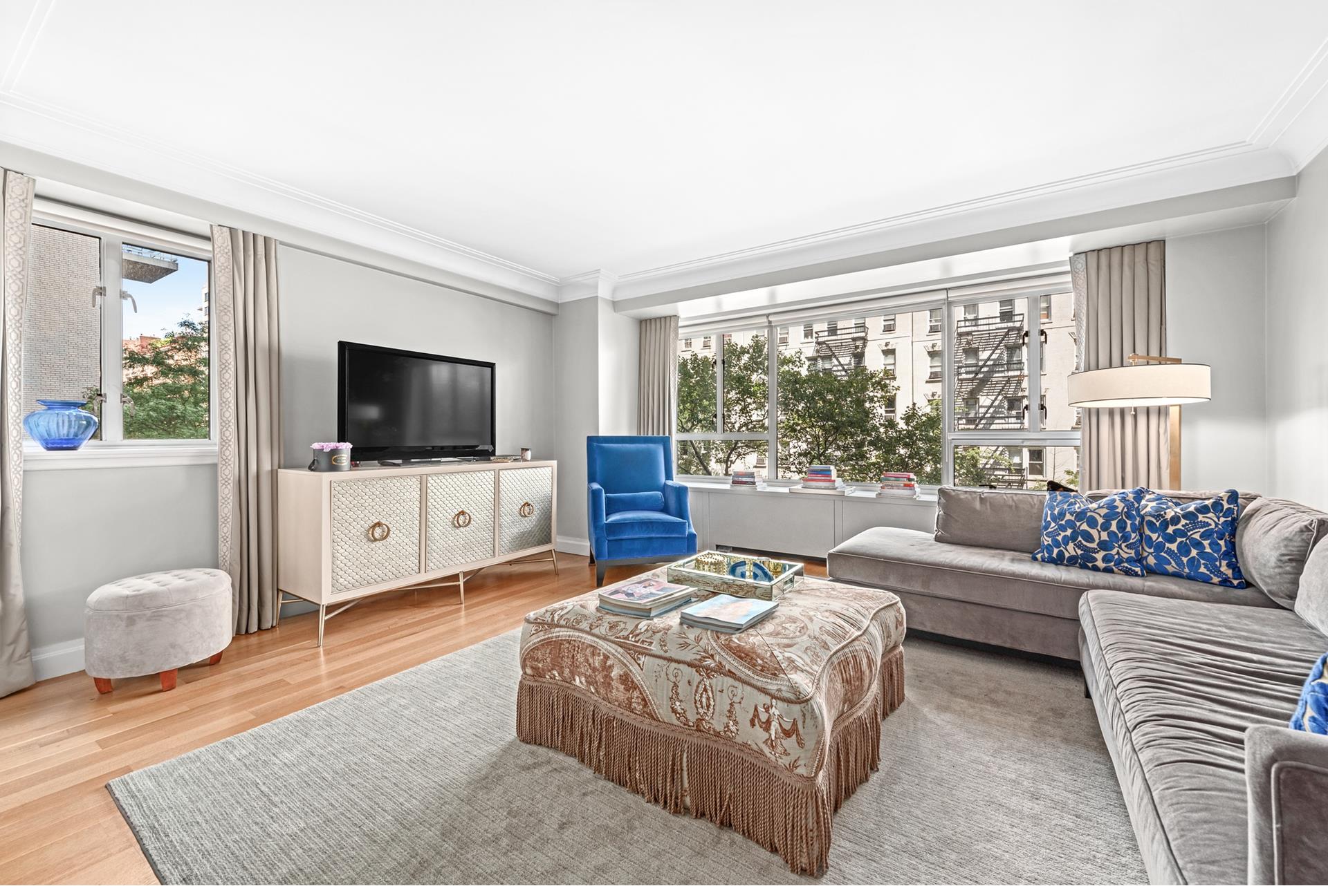 200 East 66th Street C401, Lenox Hill, Upper East Side, NYC - 2 Bedrooms  
2 Bathrooms  
5 Rooms - 