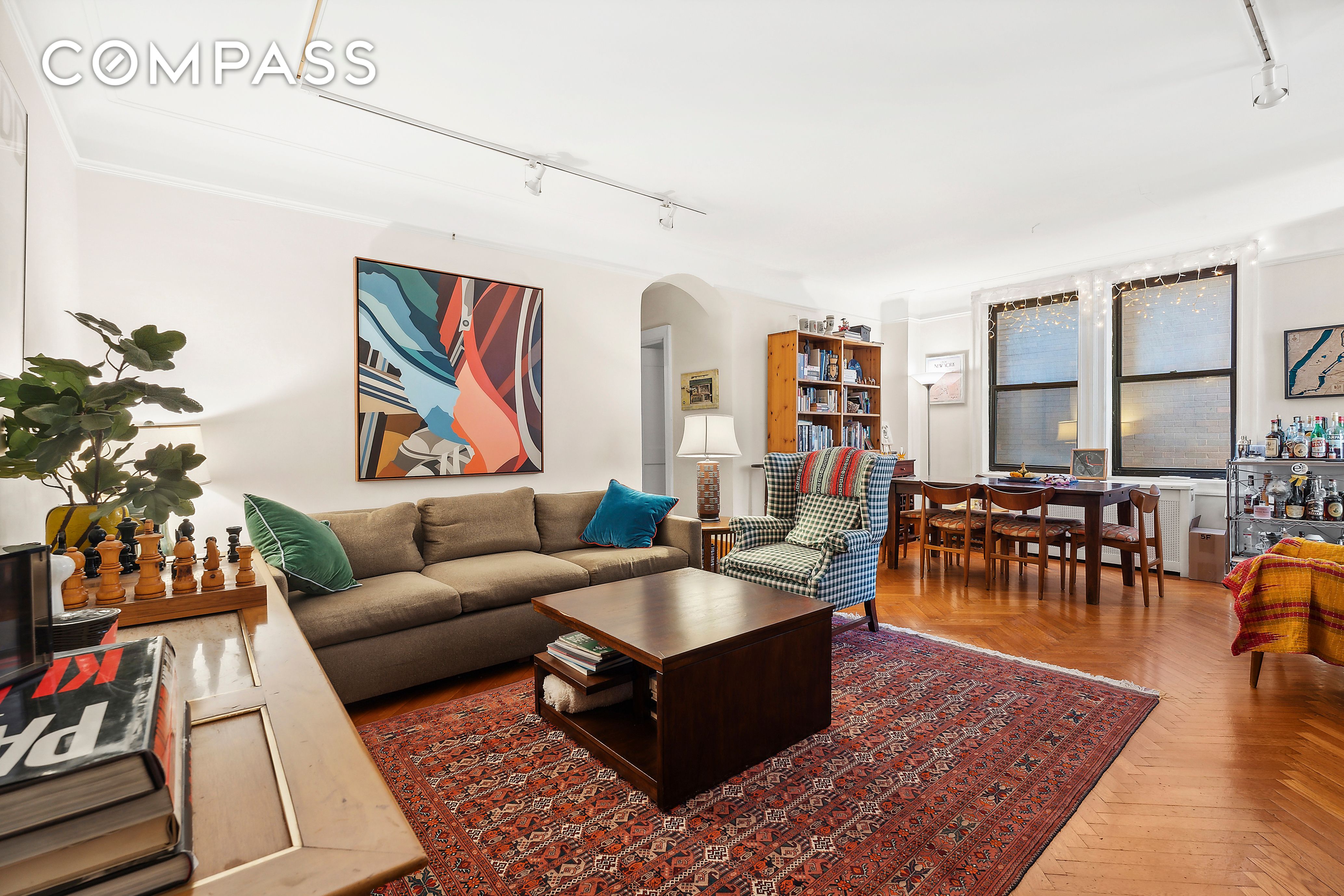 395 Riverside Drive 5F, Morningside Heights, Upper Manhattan, NYC - 2 Bedrooms  
1 Bathrooms  
4 Rooms - 