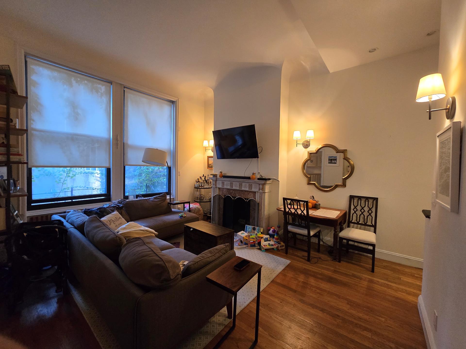 2 East 75th Street 3B, Lenox Hill, Upper East Side, NYC - 2 Bedrooms  
2 Bathrooms  
4 Rooms - 