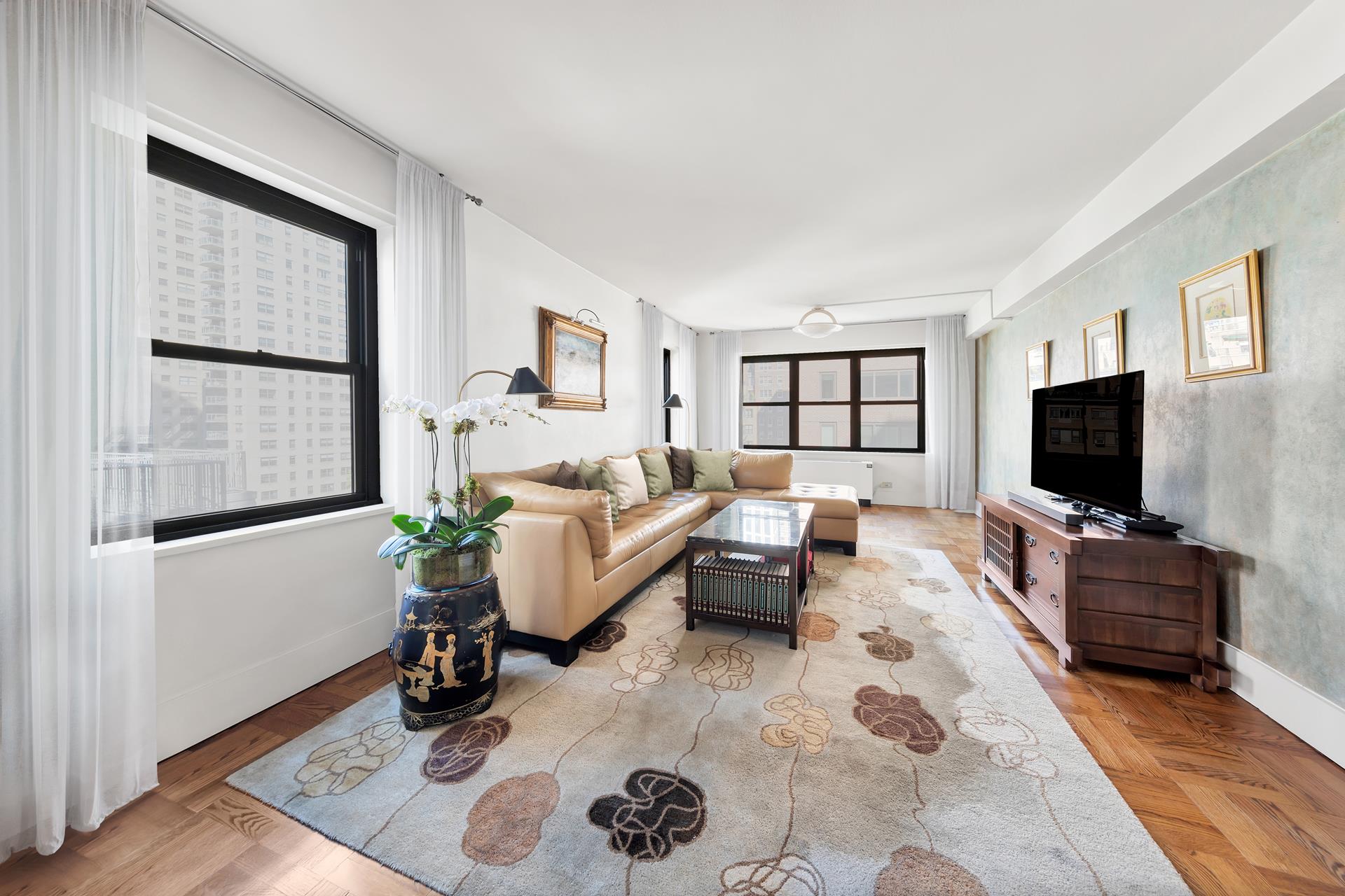 50 Sutton Place 15C, Sutton Place, Midtown East, NYC - 2 Bedrooms  
2 Bathrooms  
5 Rooms - 